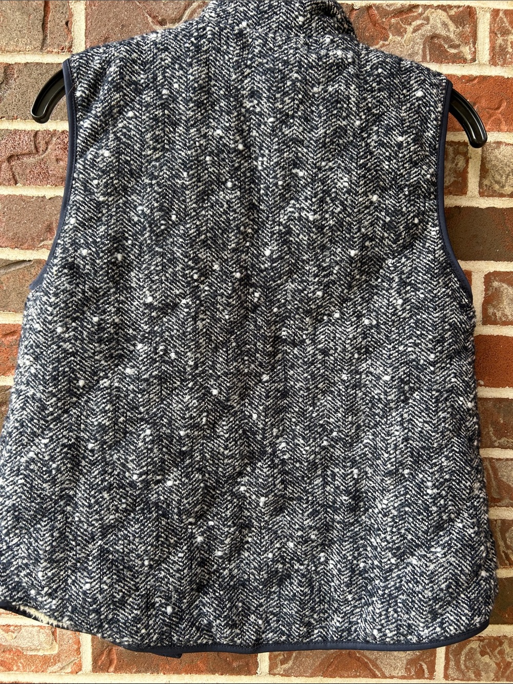 Quilted Herringbone Sherpa-Lined Vest in Navy and Cream - Picture 4 of 4